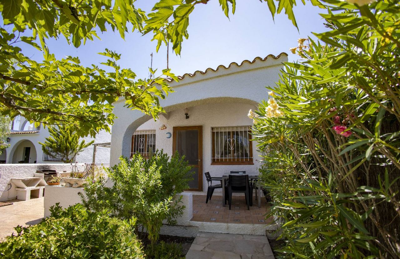 Villa Marisol. Maisons et chalets de vacances à Riumar, Deltebre, delta de l'Ebre - 0