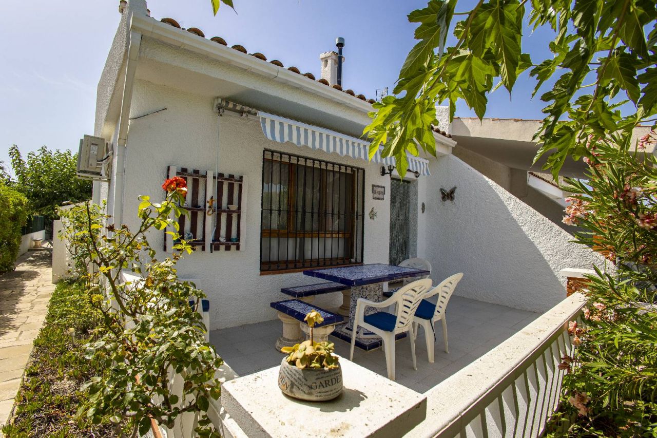 Villa Migjorn. Maisons et chalets de vacances à Riumar, Deltebre, delta de l'Ebre - 0