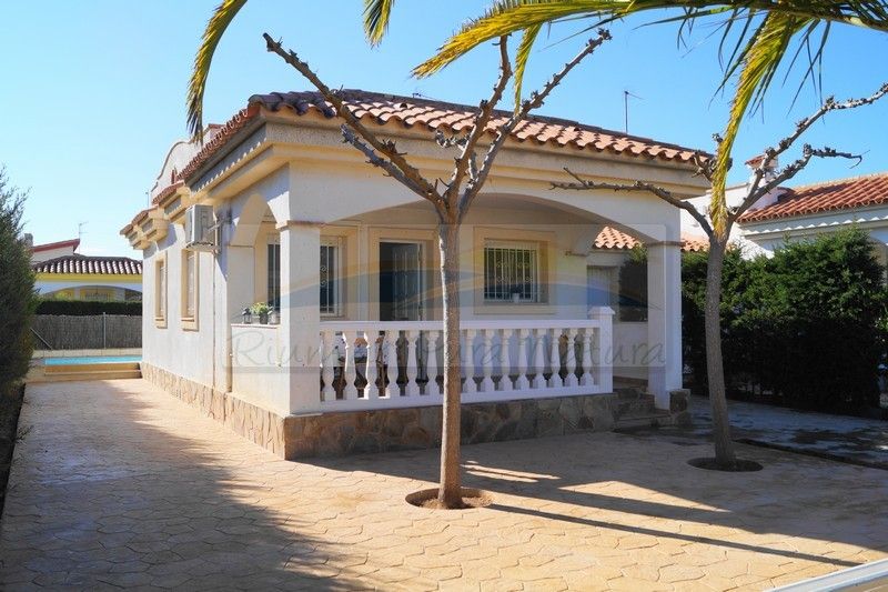 Chalet L'Alfacada. Alquiler de casas y chalets en Riumar, Deltebre, delta del Ebro - 0