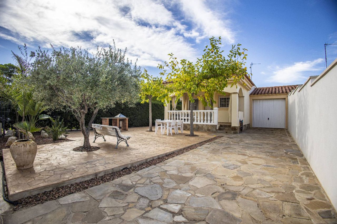 Villa L'Alfacada. Maisons et chalets de vacances à Riumar, Deltebre, delta de l'Ebre - 0