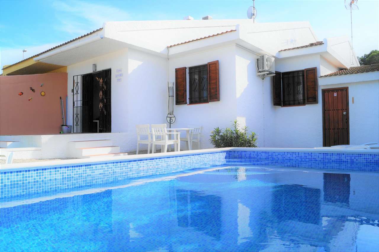 Chalet Annika. Rent of houses and villas in Riumar, Deltebre, the Ebro Delta - 0